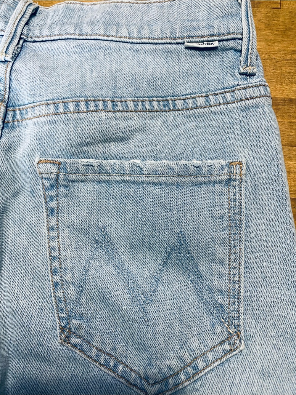 MOTHER The Insider Crop Step Chew Jeans Mentally Elsewhere in Light Blue 26